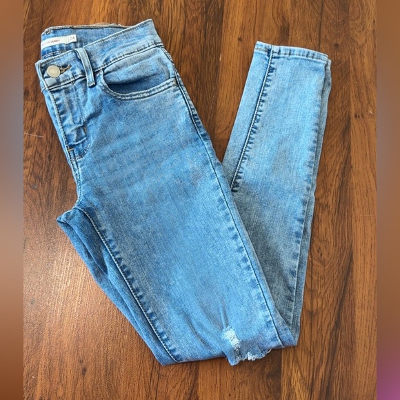 Levi's Light Blue Skinny Jeans - Picture 6 of 9
